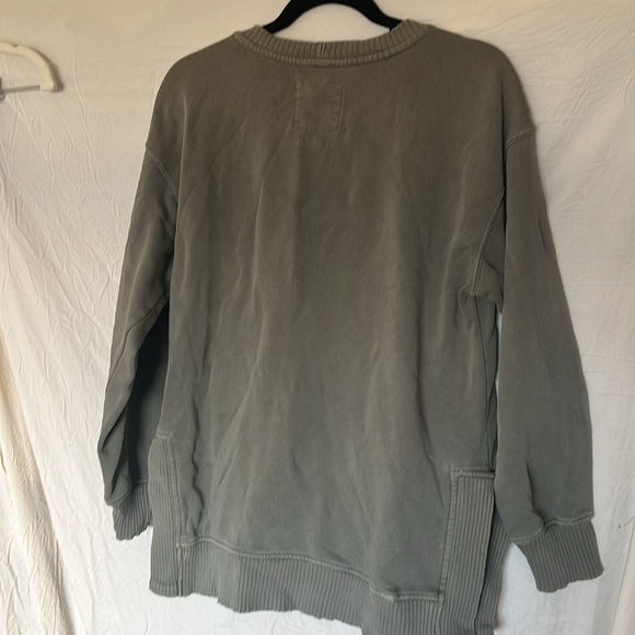 🌈 Olive Green Crewneck Sweater - Picture 4 of 4